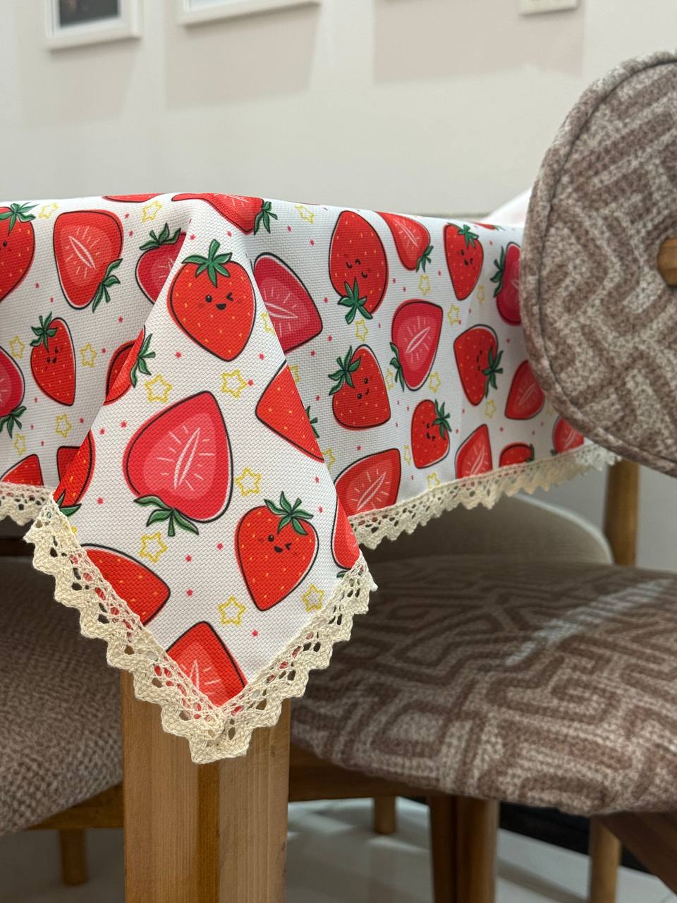 سفره توت فرنگی